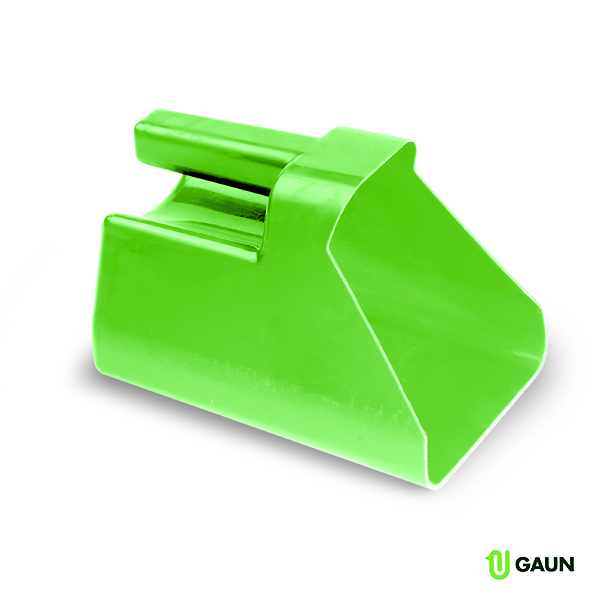 Plastic shovel for fodder